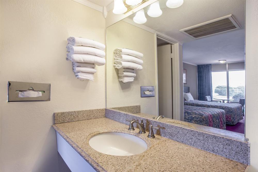 Americas Best Value Inn St. Joseph At I-29 Exterior photo