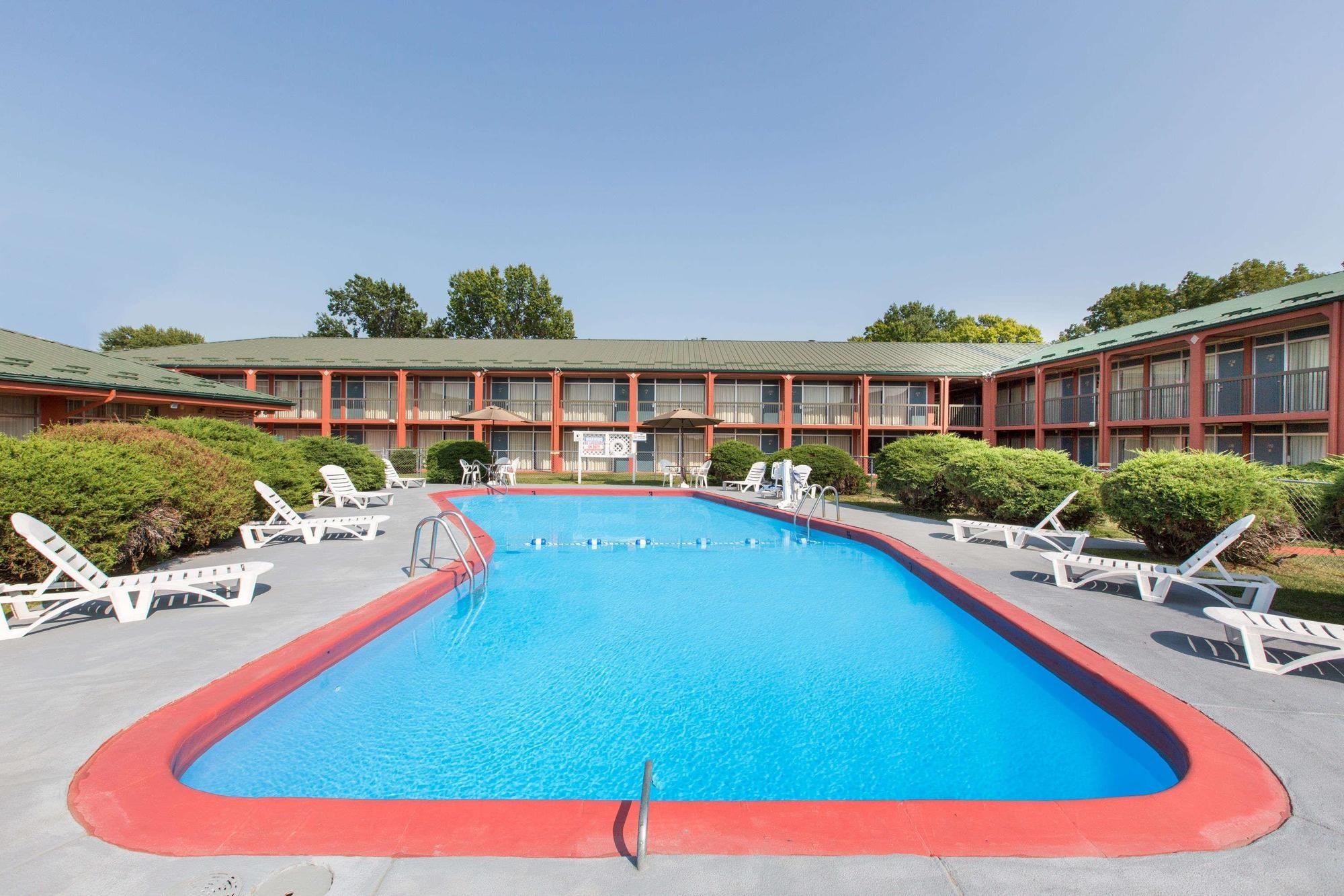 Americas Best Value Inn St. Joseph At I-29 Exterior photo