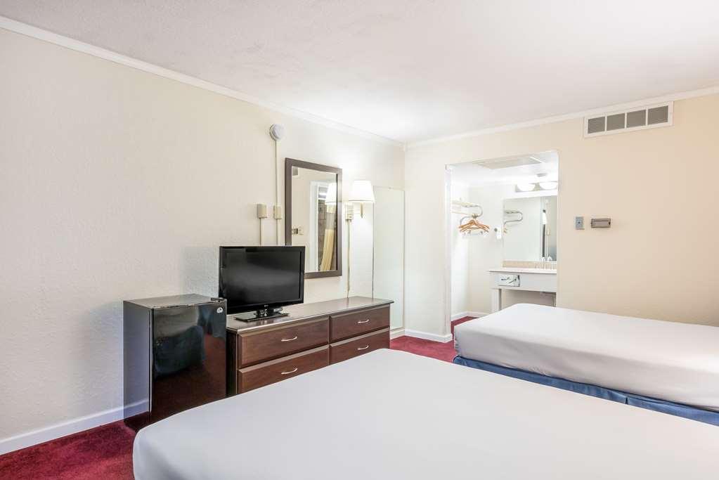 Americas Best Value Inn St. Joseph At I-29 Room photo