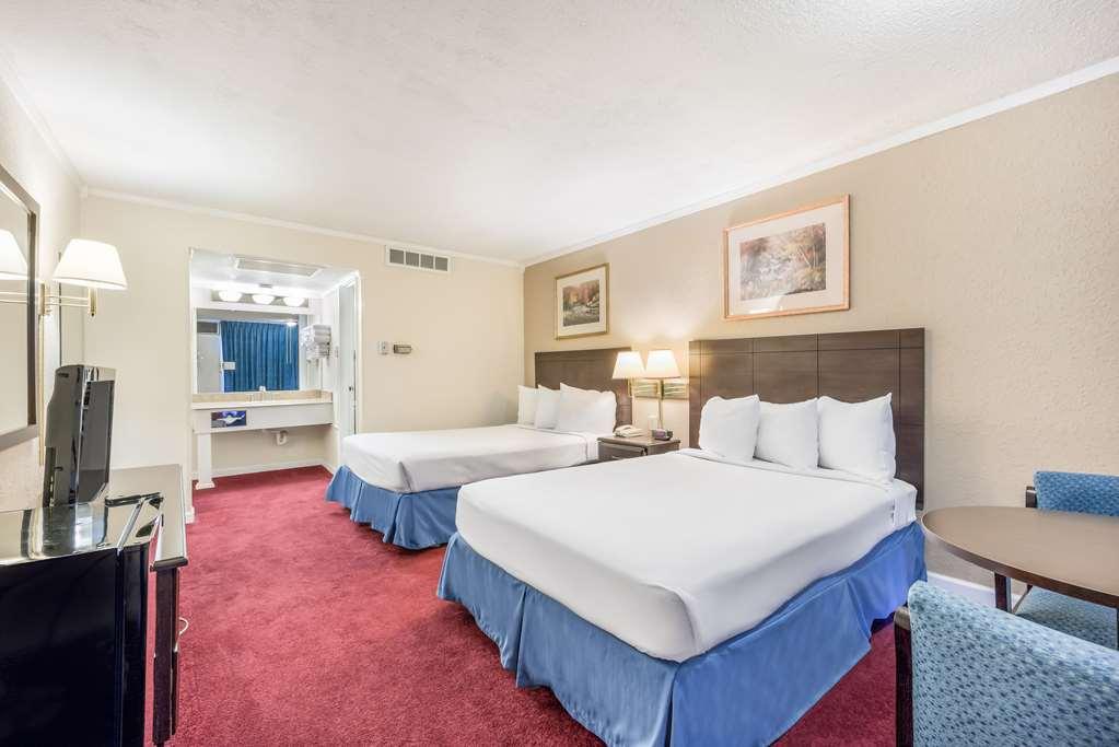Americas Best Value Inn St. Joseph At I-29 Room photo