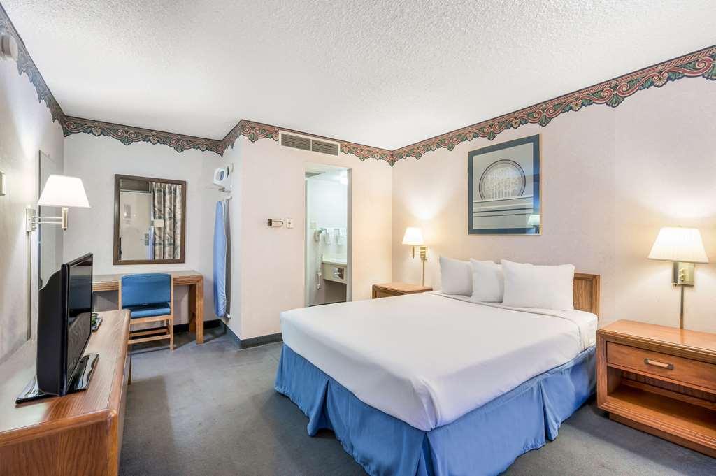 Americas Best Value Inn St. Joseph At I-29 Room photo