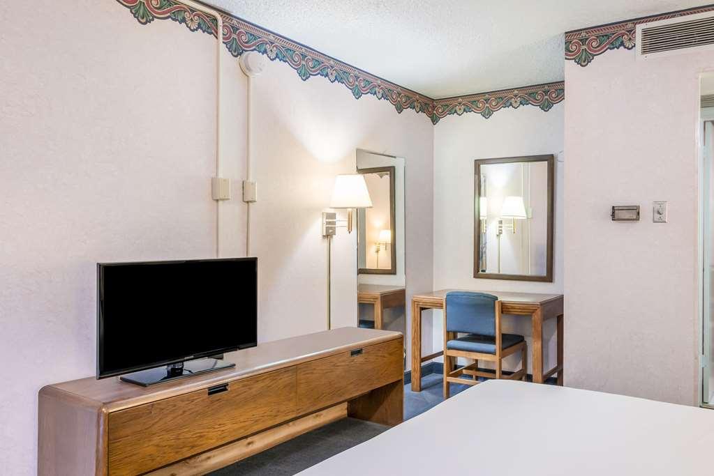 Americas Best Value Inn St. Joseph At I-29 Room photo