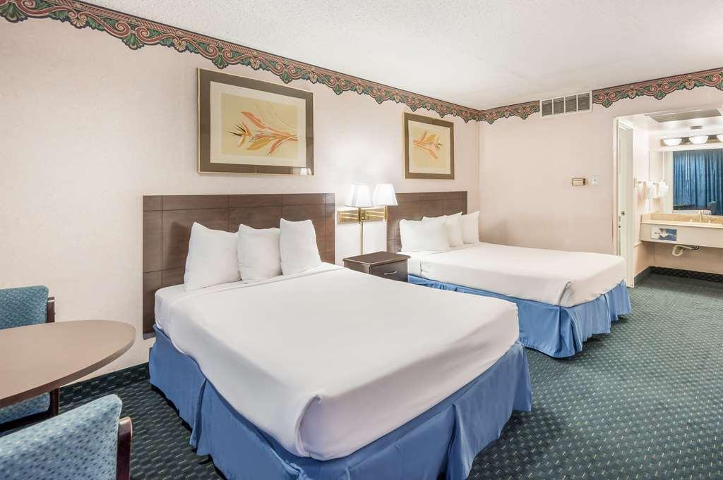 Americas Best Value Inn St. Joseph At I-29 Room photo