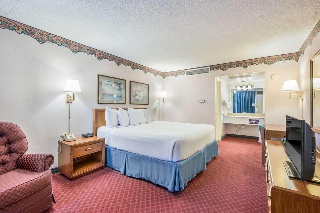 Americas Best Value Inn St. Joseph At I-29 Room photo