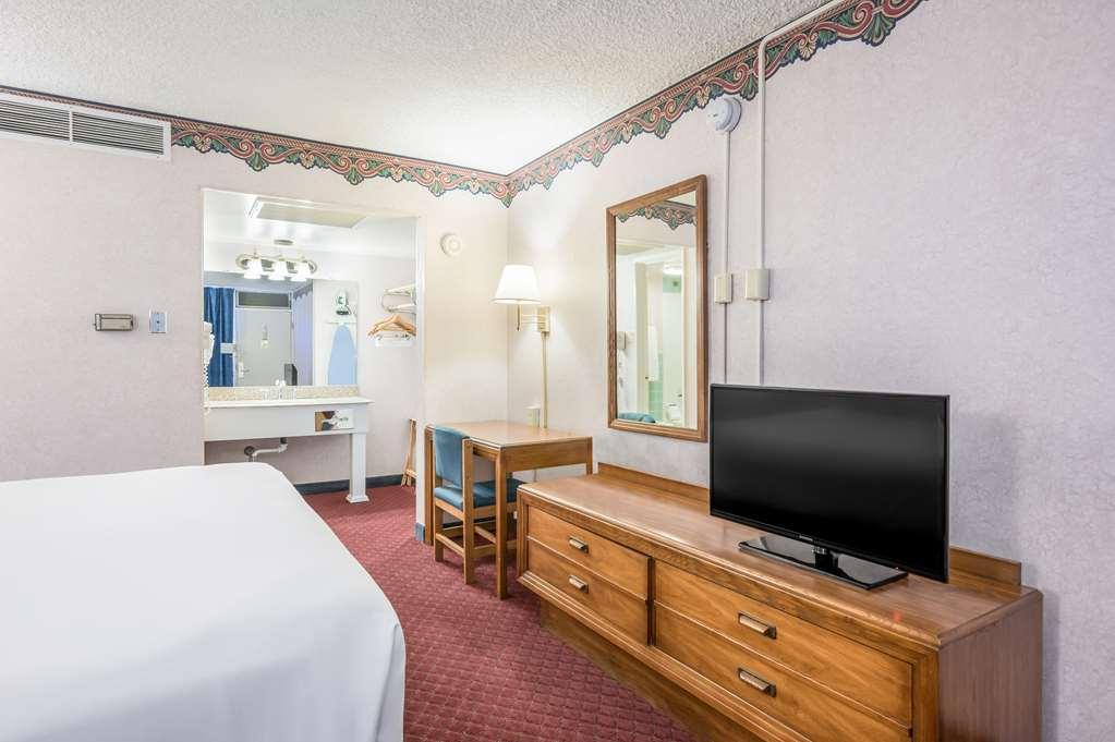 Americas Best Value Inn St. Joseph At I-29 Room photo
