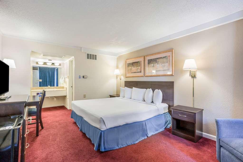 Americas Best Value Inn St. Joseph At I-29 Room photo