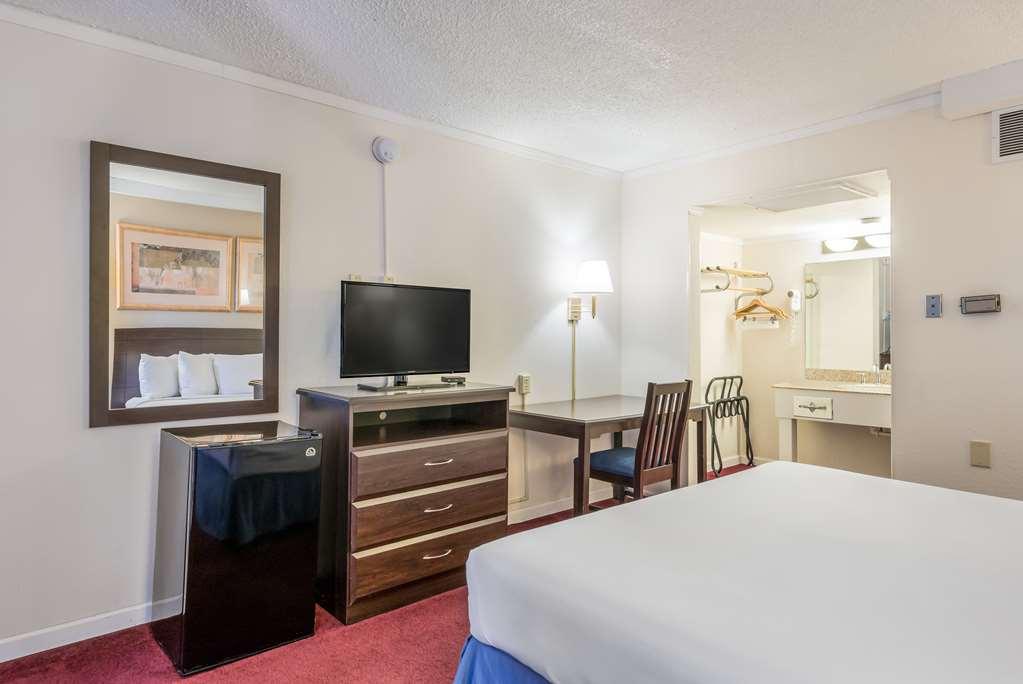 Americas Best Value Inn St. Joseph At I-29 Room photo