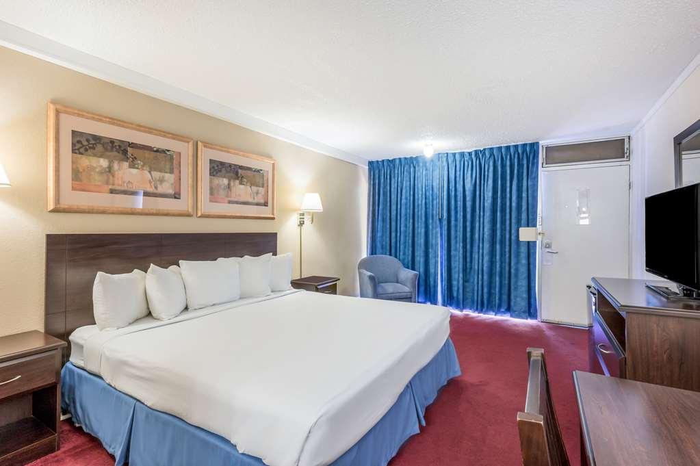 Americas Best Value Inn St. Joseph At I-29 Room photo