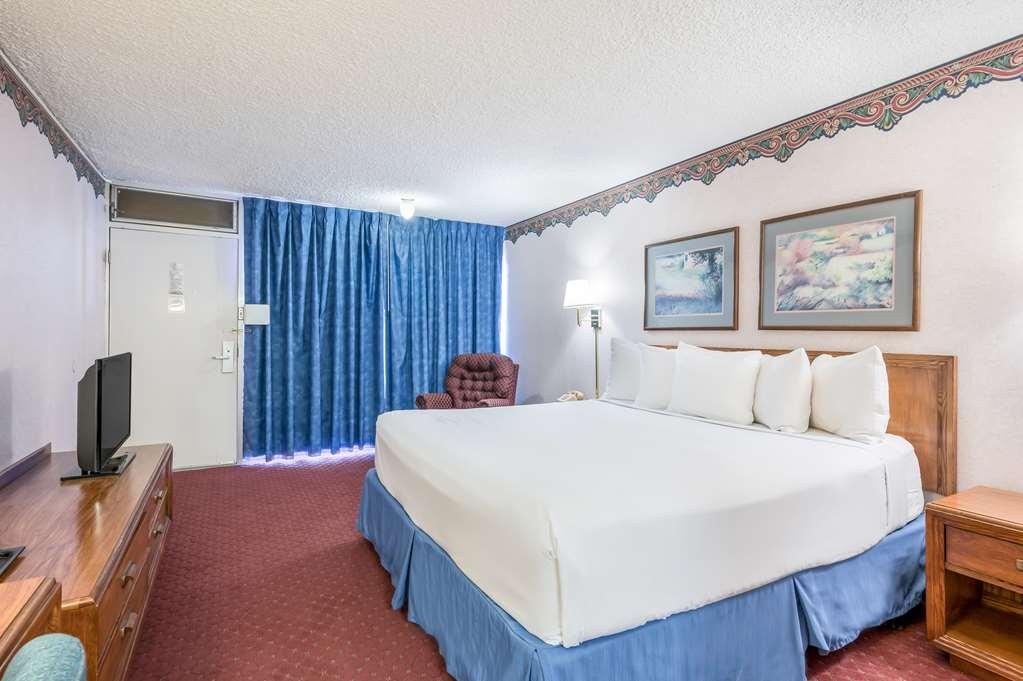 Americas Best Value Inn St. Joseph At I-29 Room photo