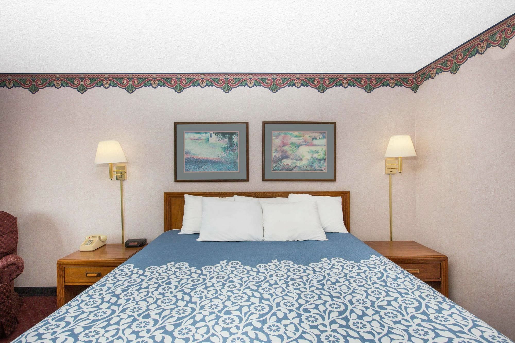 Americas Best Value Inn St. Joseph At I-29 Exterior photo